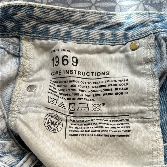 Bundle of 2 GAP Denim Shorts Size 27! - Picture 13 of 15